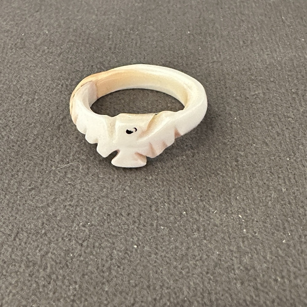 Vintage Carved Shell Eagle Bird Ring Size 5‎ Cream Pink Brown